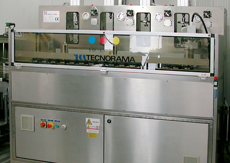 DYRAMA 4/R-100 first fully automatic and robotic dyeing machine for the laboratory